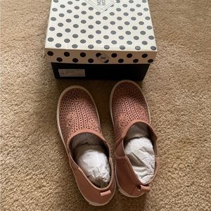 Ladies NIB Mojo Moxy pink sneakers/ bootiesSize 6 never worn and no damages